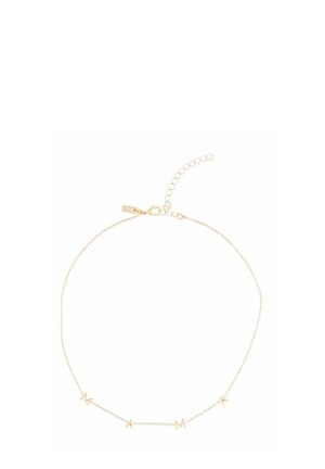 Goldfarbene Kettenhalskette mit vier Buchstabenanhängern, die "MAMA" buchstabieren. Feine Glieder und verstellbare Länge mit einem Verschluss.