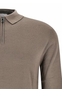 Taupefarbener Strickpullover mit langen Ärmeln, kurzem Reißverschluss und kleinem Kragen, gezeigt vom Brustbereich bis zur Schulter.