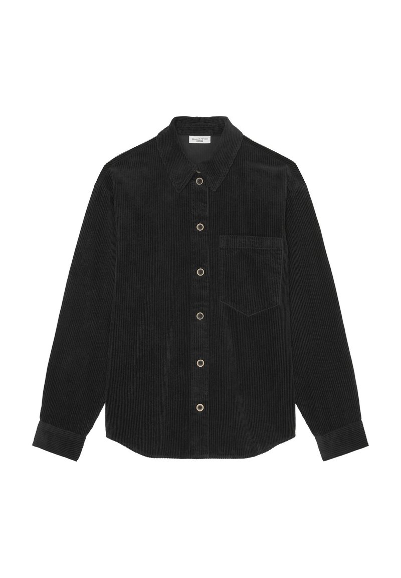 Černá manšestrová košile s dlouhými rukávy, zapínáním na knoflíky a jedním náprsním kapsou. Má klasický límec a žebrovanou strukturu.