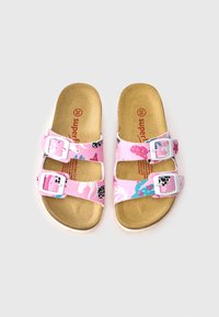 Ροζ σανδάλια με δύο ρυθμιζόμενες αγκράφες, με σχέδιο λουλουδιών και ζώων, υφασμένο πέλμα και λευκή σόλα.