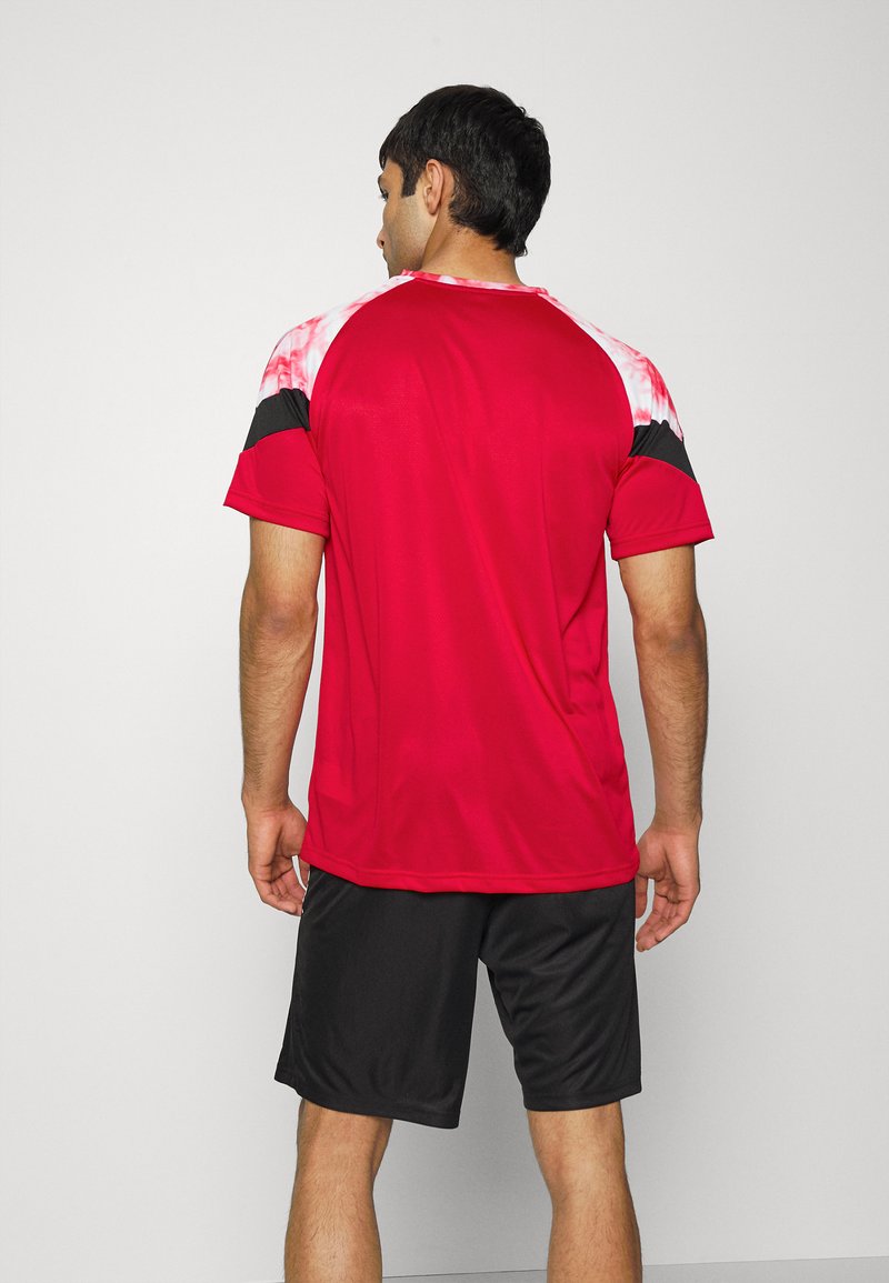 Herren Shirts | Puma AC MAILAND ICONIC TEE Vereinsmannschaften tango red/black/rot - PM05177 Herren Shirts | Puma AC MAILAND ICONIC TEE Vereinsmannschaften tango red/black/rot - PM05177