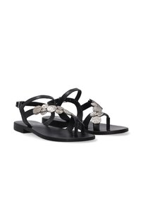 Zwarte leren sandalen met een platte zool, versierd met zilveren decoratieve accenten en gevormde banden voor een veilige pasvorm.