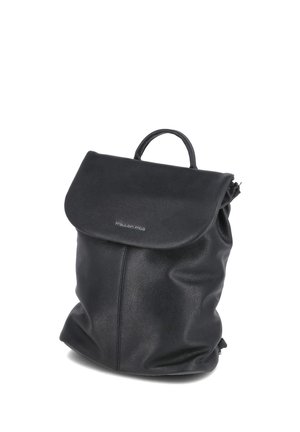 Schwarzer Leder-Rucksack mit einem Tragegriff oben und Klappverschluss, weicher Textur und "Fräulein Anja" Logo auf der Vorderklappe.