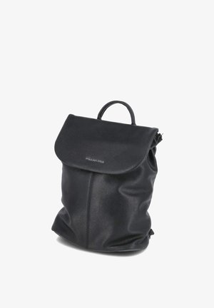 Schwarzer Leder-Rucksack mit einem Tragegriff oben und Klappverschluss, weicher Textur und "Fräulein Anja" Logo auf der Vorderklappe.