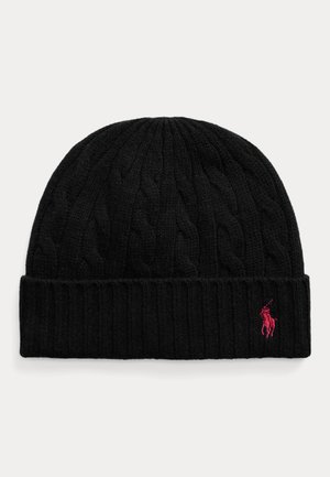 Bonnet noir en maille torsadée avec revers plié et petit logo brodé rouge d'un joueur de polo sur le bas droit du revers.