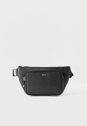 Schwarze, genarbte Leder-Gürteltasche mit Frontreißverschlusstasche und silberfarbenem "BOSS"-Logo, verstellbarem Gurt und Hauptreißverschlussfach.