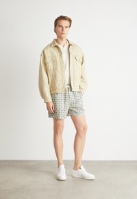 Les Deux TAPESTRY - Rövidnadrágok - ivory/light jade green