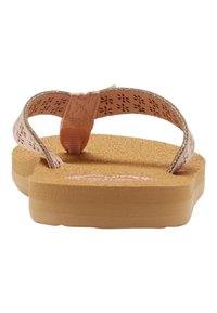 Brun korksula flip-flop med ett ljusrosa, perforerat band. Inkluderar texturerade detaljer och en tygöglad detalj vid hälen.