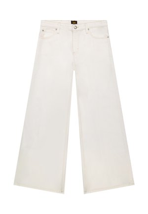 Φαρδιά, εκρού τζιν παντελόνια με τσέπες μπροστά, θηλιές για ζώνη, μεταλλικό κουμπί κλεισίματος και μια μικρή μαύρη και κίτρινη ετικέτα της μάρκας Lee στη μέση.