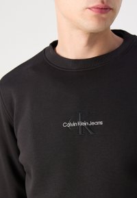 Calvin Klein Jeans MONOLOGO CREW NECK - Felpa - black