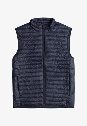 Granatowy puchowy kamizelka z wysokim kołnierzem, zamkiem i poziomym pikowaniem. Posiada małą naszywkę z logo przy dolnym szwie. Lekki materiał.
