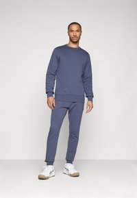Björn Borg CENTRE TAPERED PANTS - Treniņtērpa apakšdaļas - odyssey gray