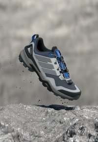 Επιλέχθηκε, ray blue/grey three/grey two