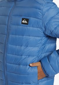 Quiksilver SCALY YOUTH - Chaqueta de invierno - star sapphire