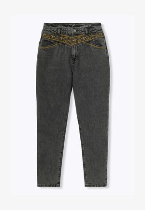 Jean noir taille haute à jambes fuselées, avec un biais géométrique jaune brodé sur les poches avant et la ceinture.