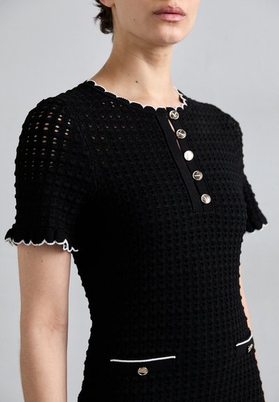 sandro ROBE ENCOLURE TUNISIEN - Strickkleid - noir