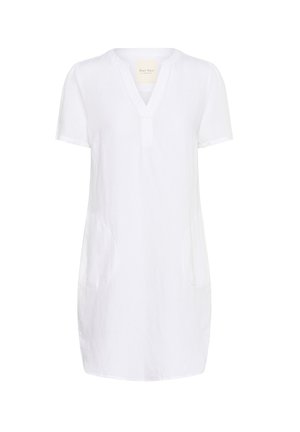 Hvid kjole med korte ærmer i letvægtsstof, med V-hals, to sidelommer og en afslappet pasform. Glat tekstur, minimalistisk design.