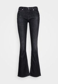 Jeans en denim noir évasés avec une texture lisse, fermeture à bouton à l'avant et poches, présentant un motif de décoloration subtil sur l'ensemble.