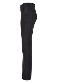 Jeans de mezclilla negra con corte recto, que presentan un cierre de botón, bolsillos delanteros y traseros, y una textura suave. Vista lateral.