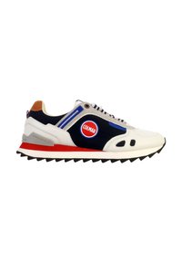 Zapatillas para hombre con un diseño en blanco, azul marino y rojo, materiales de malla y sintéticos, suela texturizada y un destacado logo redondo en el lateral.