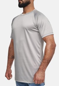Elara FITNESS  RUNDHALSSCHITT - T-shirt basic - hellgrau