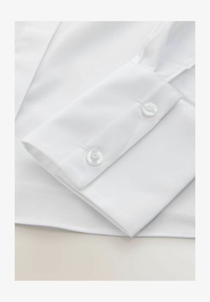 Weißes Hemdärmelf mit zwei runden weißen Knöpfen, aus Baumwollstoff, glatte Textur und saubere Nähte entlang der Kanten.