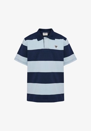 Koszulka polo z naprzemiennymi, poziomymi paskami w kolorze granatowym i jasnoniebieskim. Ma kołnierzyk i małe haftowane logo na piersi.