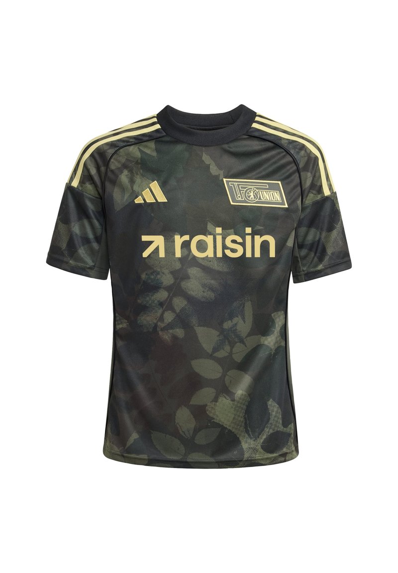 Tamna sportska majica s maskirnim uzorkom u zelenim i crnim tonovima, crnim naglascima, okruglim izrezom i "raisin" logotipom u zlatnoj boji. Adidas branding na rukavima.