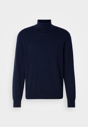 Tamnoplavi džemper s visokim ovratnikom izrađen od mekanog, pletenog materijala; ima duge rukave i diskretan logo na prsima; elegantan dizajn.