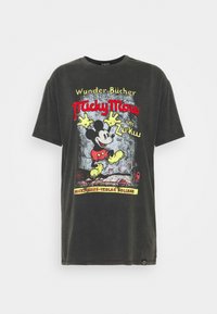 Mörkgrå bomullströja med en färgglad retrotryck av Mickey Mouse med cirkuselement och text i rött, gult och svart.