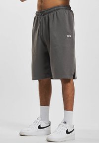 DEF Short - anthracite