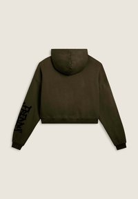 Felpa corta con cappuccio in cotone verde oliva scuro, con cappuccio, polsini a costine e motivo testuale nero sulla manica sinistra. Tessuto dalla texture liscia.