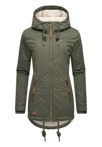 Olijfgroene gewatteerde jas met een capuchon, voorzien van bruine ritssluitingen, een trekkoord in de taille en twee zijzakken gevoerd met zacht materiaal.