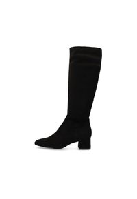 Bottes noires montant jusqu'aux genoux en daim doux, avec un bout pointu et un talon carré pour plus de stabilité. Texture lisse avec des accents de design minimalistes.