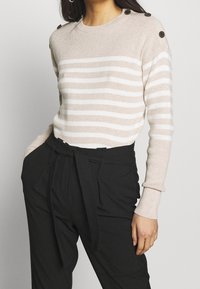 GAP Svetr - off-white