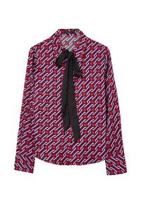 Gemusterte Bluse mit einem roten, rosa und schwarzen abstrakten Design, einem schwarzen Band zum Binden am Kragen und langen Ärmeln.