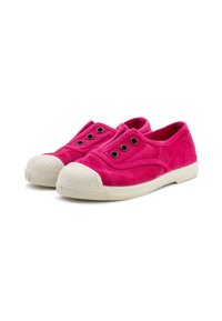 Des chaussures slip-on en toile rose vif avec des semelles et des accents en caoutchouc blanc. Présente des œillets noirs et un embout texturé.