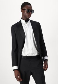 KARL LAGERFELD MODERN FIT - Formāls krekls - white/black