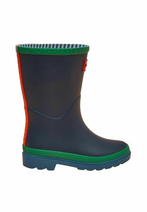 Botte de pluie en caoutchouc bleu marine avec garniture verte, semelle bleue, bande rouge à l'arrière, et doublure en tissu rayé bleu et blanc.