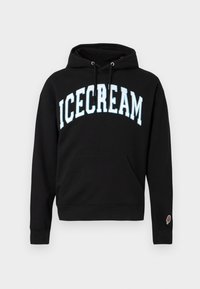 Μαύρη μπλούζα με κουκούλα και μπροστινή τσέπη, με τη λέξη "ICECREAM" σε ανοιχτό γαλάζιο τόξο και ένα μικρό εικονίδιο παγωτού στο μανίκι.