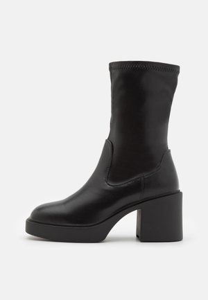 ONLY SHOES, Enkellaarsjes met plateauzool - black