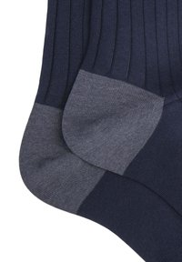 Calze a coste navy con punta e tallone grigio chiaro a contrasto. Caratterizzate da una superficie liscia e una vestibilità aderente per comfort e durata.