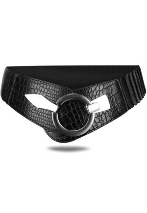 Ceinture large noire avec texture crocodile, avec une grande boucle circulaire argentée et des détails géométriques qui se chevauchent.