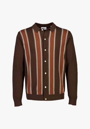 Bruine gebreide cardigan met verticale strepen in donkerbruin, lichtbruin en crème. Heeft een knoopsluiting aan de voorkant en een klassieke kraag.
