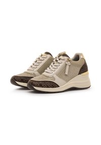 Sneaker beige con accenti testurizzati beige e marroni, dotate di chiusura con zip e dettagli a motivo sulla punta e sui lati. Suola in gomma.