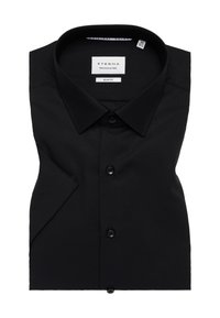 Zwarte slim-fit overhem met een klassieke kraag, knoopsluiting aan de voorkant en een gladde textuur. Bevat een label van ETERNA en vijf zwarte knopen.