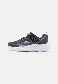 Skechers Performance - GO RUN 650 UNISEX - Neutrális futócipők - black/gray/silver Miniatűr kép 1