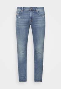 Jeans slim fit en azul desgastado con ligeros detalles desgastados cerca de los bolsillos delanteros, cierre de botón en la parte frontal y diseño de cinco bolsillos.