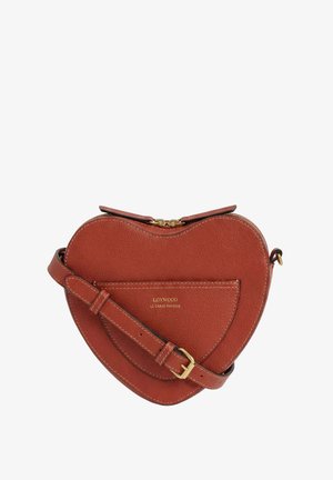 Sac besace en cuir marron en forme de cœur avec poche frontale, boucle dorée et fermeture éclair, étiqueté "Loxwood Le Cabas Parisien".