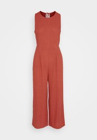 Jumpsuit w kolorze rdzy bez rękawów, z okrągłym dekoltem, plisowanym przodem oraz lekkim materiałem, z detalem w postaci związania z tyłu.